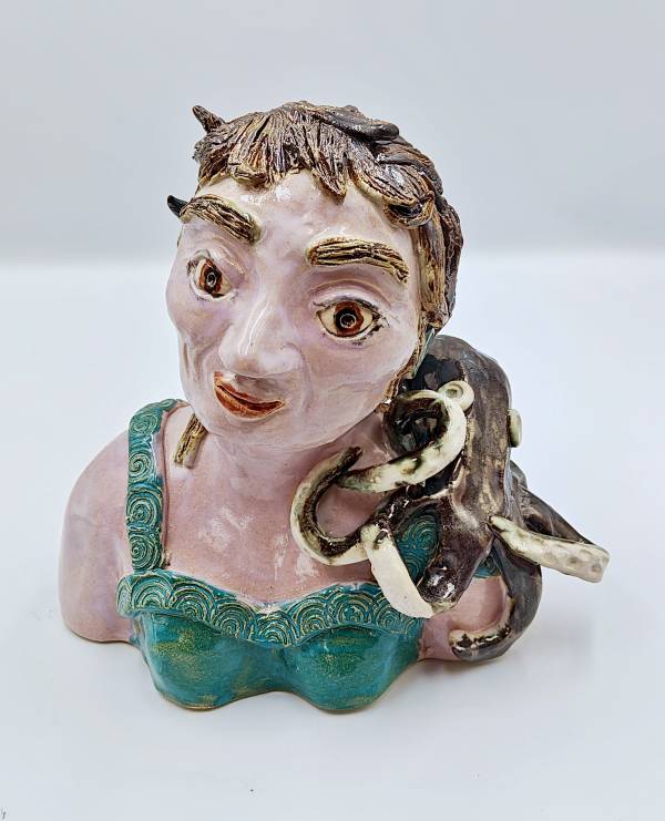 - a Ceramic by Heather Hunt, measuring 25 x 25 cm (H x W) £140